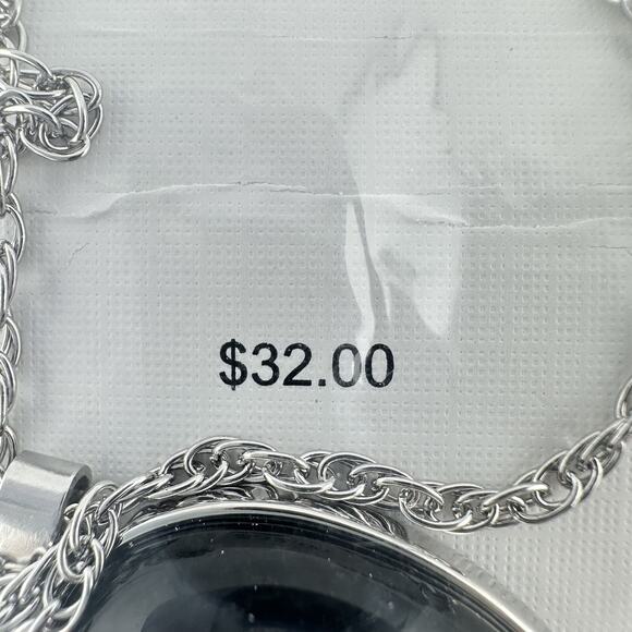 20” NWT Red Velvet Bijoux Silver Tone Oval Onyx Cabochon Pendant Necklace - Picture 3 of 3